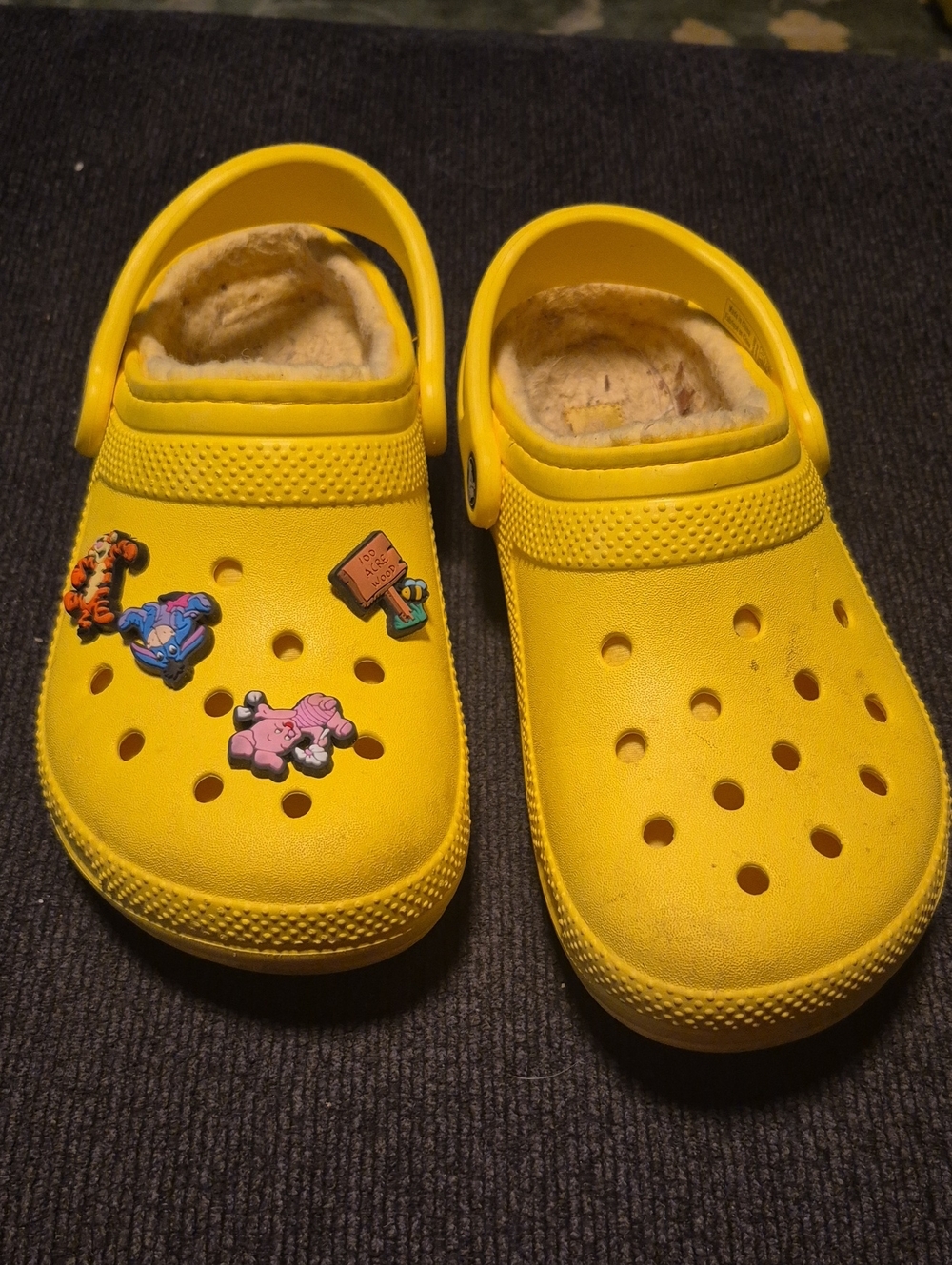 CROCS Yellow Fuzzy-Lined Kids Sandals with Jibbitz Charms